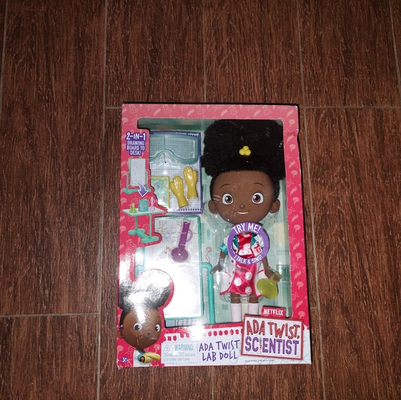 ADA Twist Scientist Lab Doll Talks/Sings Desk Drawing Board Experiments Netflix - Picture 7 of 7